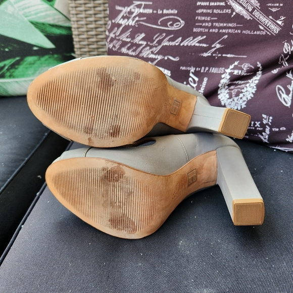 Cutout Booties with metallic accents - Kat Maconie - sz 9B - Picture 3 of 4